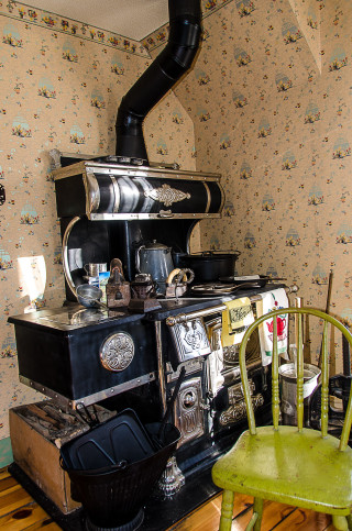 Green chair stove wallpapered room - betye saar free wallpaper for mobile