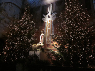 Lighted christmas tree statue person - free holidays wallpaper for desktop