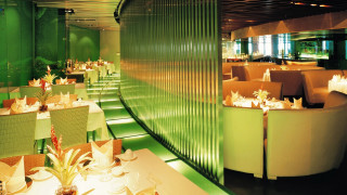 Restaurant green walls tables chairs - a restaurant free wallpaper for desktop