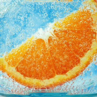 Orange slice water bubbles blue - a close up free wallpaper for tablet