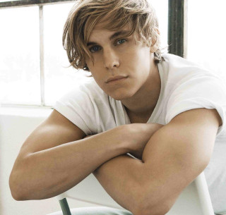 Romantic man blonde blue eyes - perfect free wallpaper for tablet