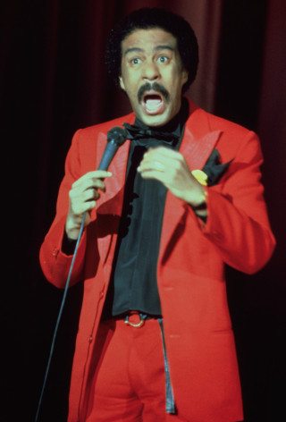Red suit singing microphone black - his tongue free wallpaper