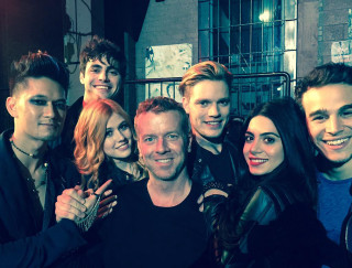 Group photo bar people man - a man in the middle free wallpaper