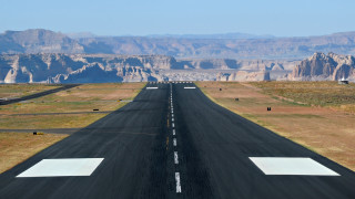 Runway mountain skyline plane background - the runway free wallpaper