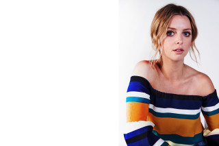 Woman striped top posing portrait - de stijl free wallpaper