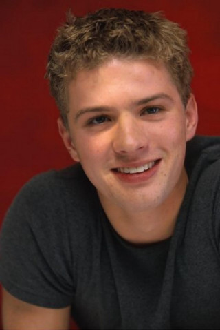 Smiling man red background red - ben thompson free wallpaper