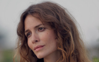 Woman long hair serious look 5 - anna haifisch free wallpaper for desktop