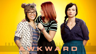 Three women yellow background awkward - free aesthetic wallpaper for desktop