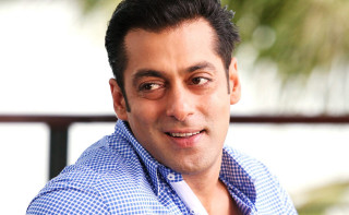 Man blue shirt tie palm - a palm tree in the background free wallpaper for desktop