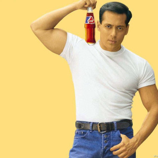 Man holding ketchup bottle hand - free other wallpaper for tablet