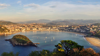City bay boats mountains blue - the water and mountains free wallpaper