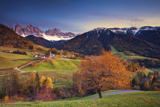 Scenic mountain valley winding road - a few house free wallpaper for desktop
