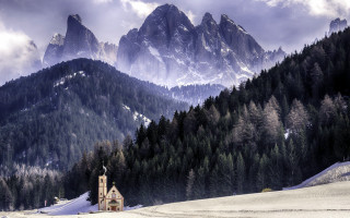 Church snowy mountain range cloudy - a mountain range in the background free wallpaper