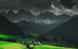 Green valley mountain range house - a green valley free wallpaper