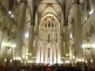Large cathedral crowd ceiling lights - a large cathedral free wallpaper