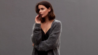 Woman black dress gray cardigan - colour free wallpaper for desktop