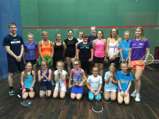 Group people tennis racquets court - a net free wallpaper