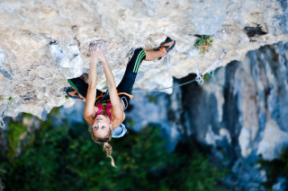 Woman climbing cliff rope helmet - hard focus free wallpaper for desktop