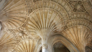 Large cathedral tall ceiling clock - a large cathedral free wallpaper