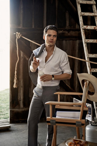 Man white shirt gray pants - a ladder free wallpaper