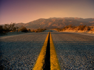 Yellow line desert road mountains - a yellow line free wallpaper