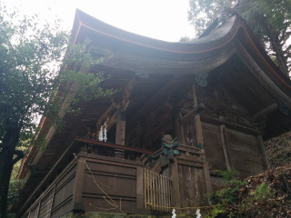 Wooden building balcony railing trees - eishōsai chōki free wallpaper
