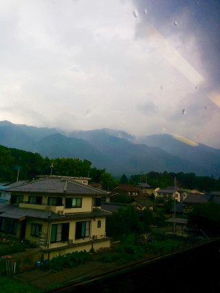 House mountain cloudy sky background - a house free wallpaper for mobile