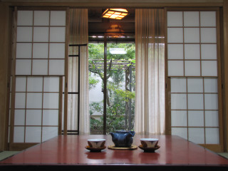 Table two cups vase window - eishōsai chōki free wallpaper