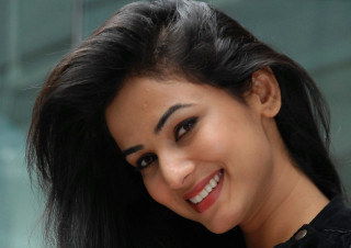 Woman long black hair smiling - seductive smile free wallpaper for desktop