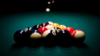 Pool table balls lined up - a row free wallpaper