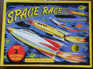 Space race game box wooden - a wooden table top free wallpaper