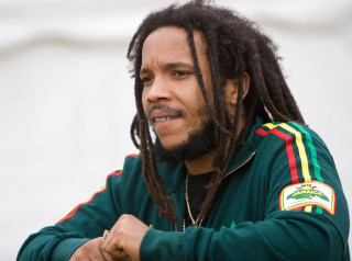 Man dreadlocks green jacket portrait - dreadlock free wallpaper