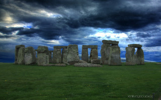 Stonehenge field cloudy sky grass - under free wallpaper
