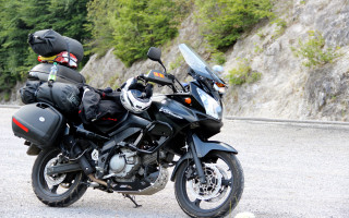 Motorcycle helmet parked road cliff - filter free wallpaper