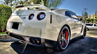 White sports car parking lot 36 - pearlescent free wallpaper for desktop