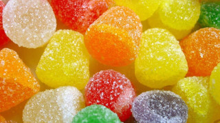 Gummy bears closeup pile white - a pile together free wallpaper