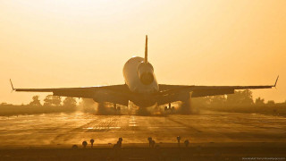 Jetliner airport runway sunset people 2 - the runway free wallpaper for desktop