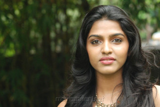 Woman long hair necklace serious 10 - long hair and a necklace free wallpaper