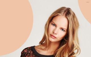 Blonde woman black top pink - a black top free wallpaper for desktop