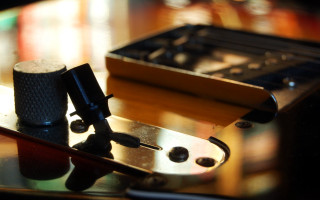 Metal object table cellphone box - a close up of a metal object free wallpaper