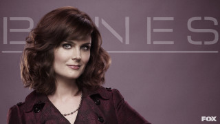 Woman red coat necklace purple - neofauvism free wallpaper