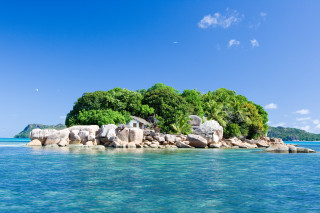 Small island rocks water trees - free spring wallpaper for desktop