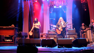 Stage performance band singing instruments - a group of people free wallpaper for desktop