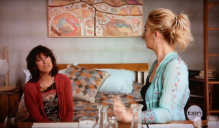 Two women talking table living - art informel free wallpaper