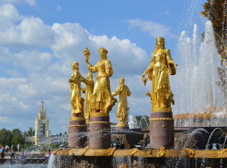 Fountain gold statues water clock - a fountain free wallpaper for desktop