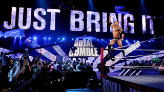 Woman ladder crowd microphone speech - a crowd of people free wallpaper for desktop