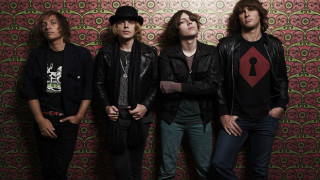 Men group wall pattern red - art brut free wallpaper