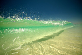 Wave breaking beach green blue - clear free wallpaper for desktop