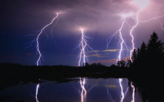 Lightning strikes lake night reflection - dramatic lightning free wallpaper