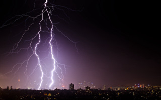 Lightning strike city night time - volumetric lightning free wallpaper